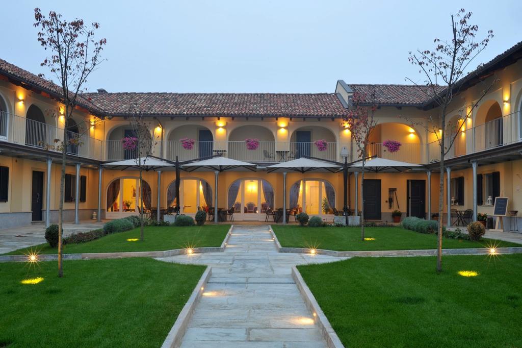 Agriturismo Cascina Varie Castagnito Bagian luar foto