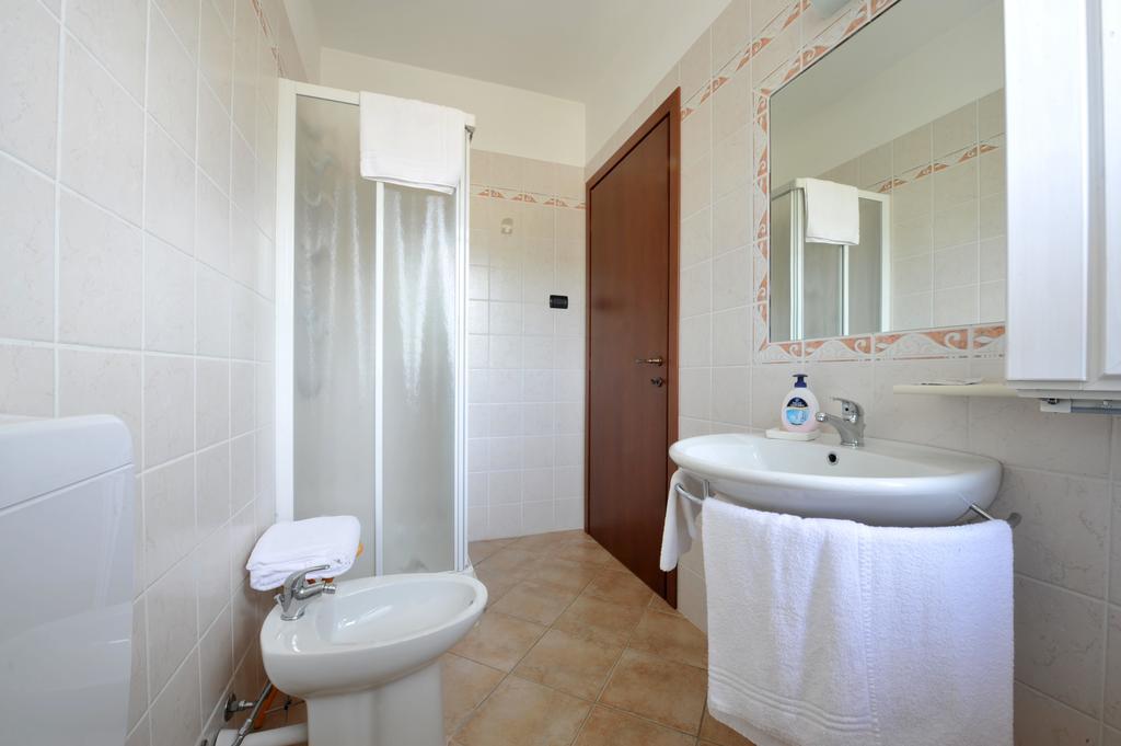 Agriturismo Cascina Varie Castagnito Bagian luar foto