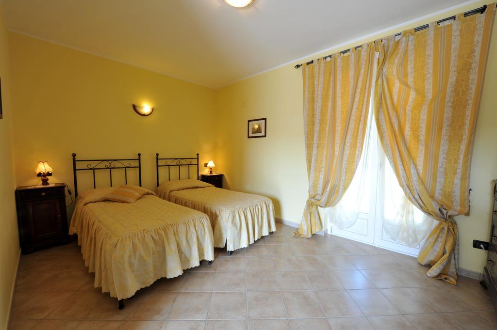 Agriturismo Cascina Varie Castagnito Bagian luar foto