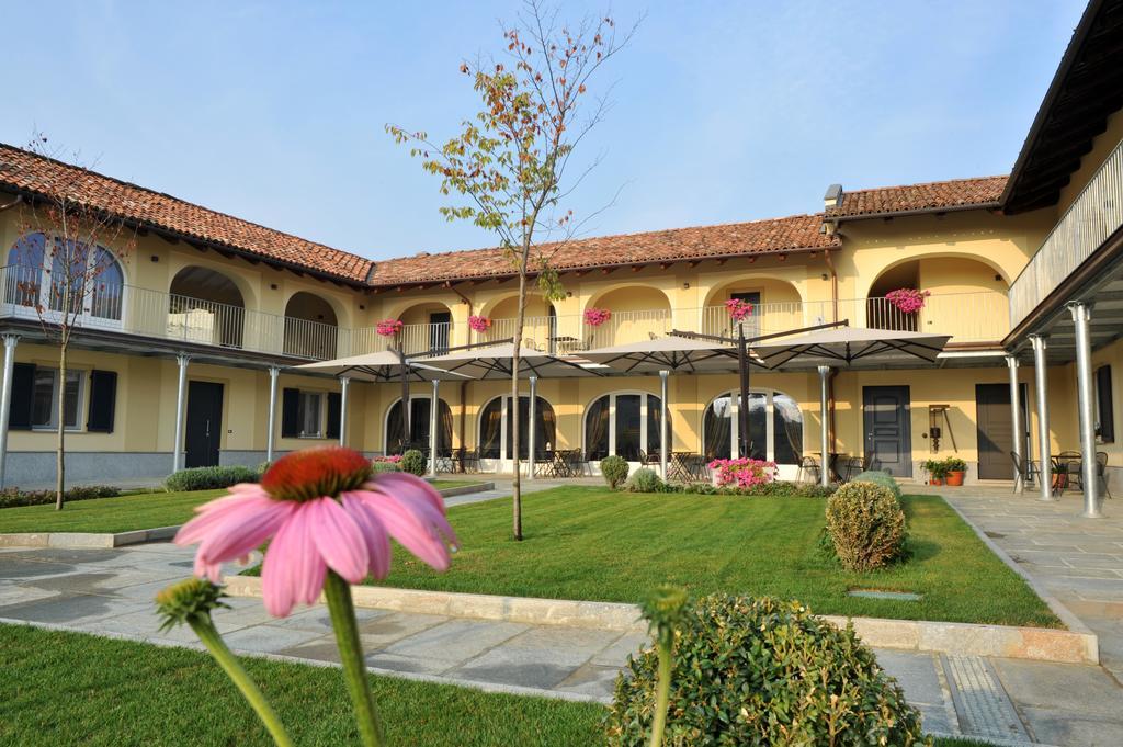 Agriturismo Cascina Varie Castagnito Bagian luar foto