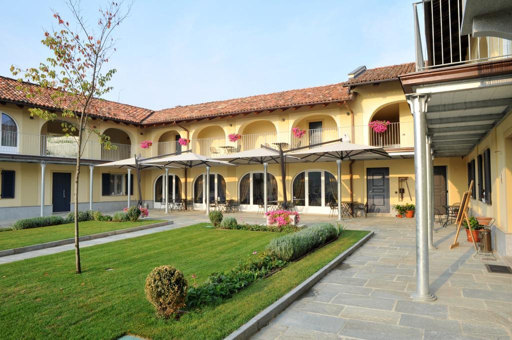 Agriturismo Cascina Varie Castagnito Bagian luar foto