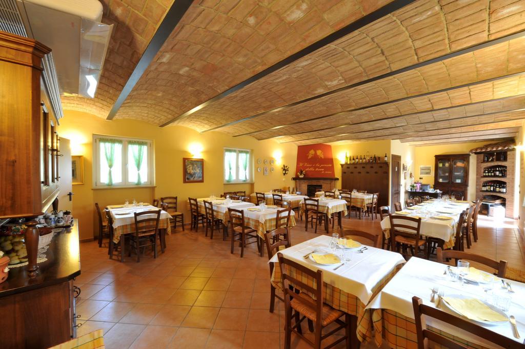 Agriturismo Cascina Varie Castagnito Bagian luar foto