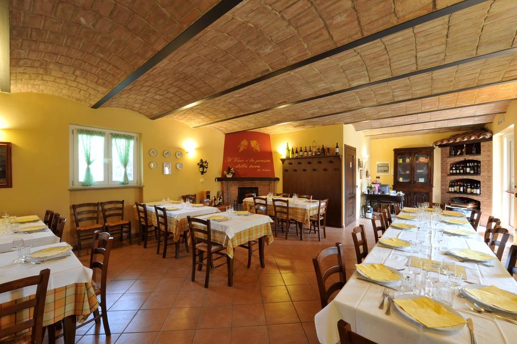 Agriturismo Cascina Varie Castagnito Bagian luar foto